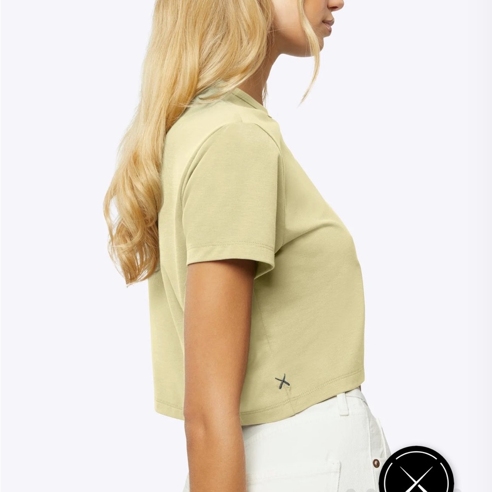 NWT Cuts Almost Friday Cropped Tee - Picture 2 of 9